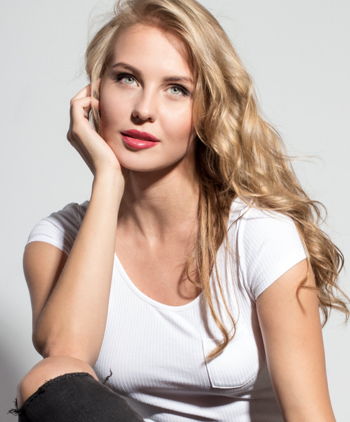 Londonderry dermal fillers model with blonde hair