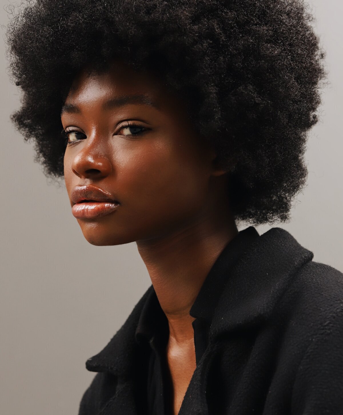 Londonderry rf microneedling model with black hair